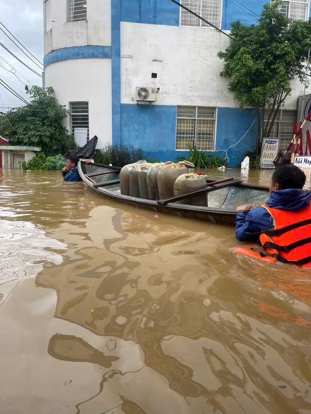 Đà Nẵng: Học sinh phường Hòa Xuân tiếp tục nghỉ học do mưa lớn kéo dài- Ảnh 1. Đà Nẵng: Học sinh phường Hòa Xuân tiếp tục nghỉ học do mưa lớn kéo dài- Ảnh 1.