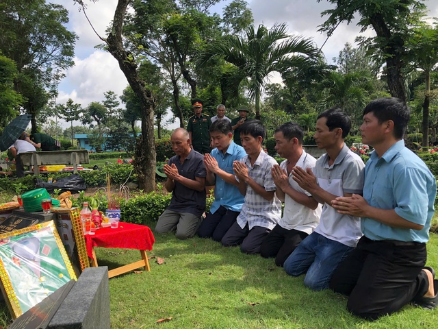 TP.HCM: Trang trọng tiễn đưa 2 hài cốt liệt sĩ về với quê hương- Ảnh 2.