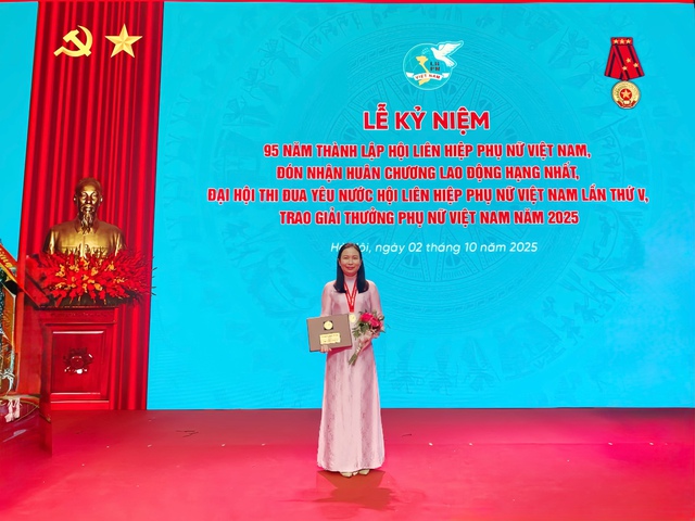 Giám đốc Bệnh viện Phụ sản TP Cần Thơ được vinh danh giải thưởng Phụ nữ Việt Nam năm 2025- Ảnh 3.