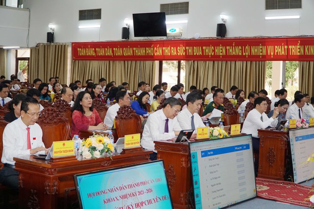 Ông Trương Cảnh Tuyên được bầu làm Chủ tịch UBND TP Cần Thơ- Ảnh 1.