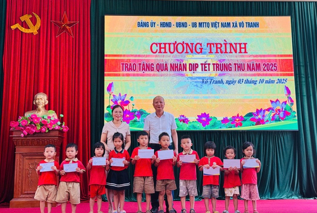 VPĐD Tạp chí DN&TT tại Thái Nguyên: Trao quà Tết Trung thu cho các cháu tại xã Vô Tranh- Ảnh 2.