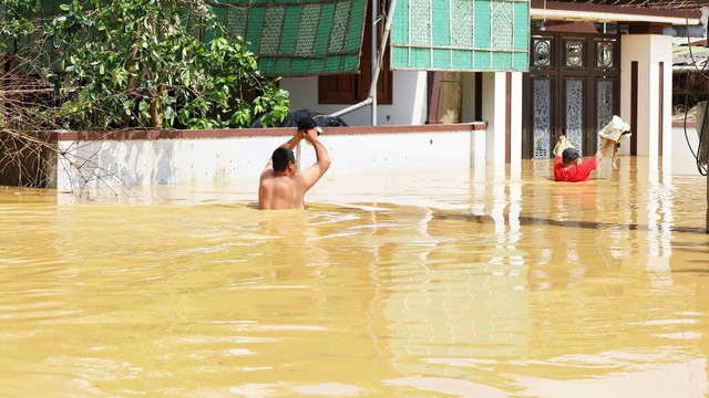 Sau bão, Nghệ An lại oằn mình chống chịu cơn “đại hồng thuỷ”- Ảnh 4.