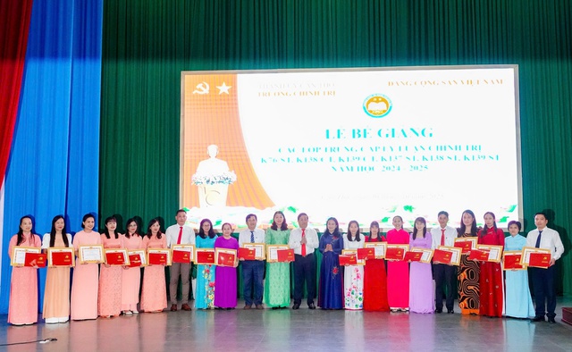 Trường Chính trị TP Cần Thơ bế giảng các lớp Trung cấp lý luận chính trị- Ảnh 4. Trường Chính trị TP Cần Thơ bế giảng các lớp Trung cấp lý luận chính trị- Ảnh 4.