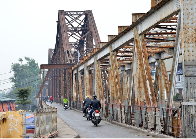 Hà Nội: Điều chỉnh giao thông cầu Long Biên phục vụ sửa chữa - Ảnh 1. Hà Nội: Điều chỉnh giao thông cầu Long Biên phục vụ sửa chữa - Ảnh 1.