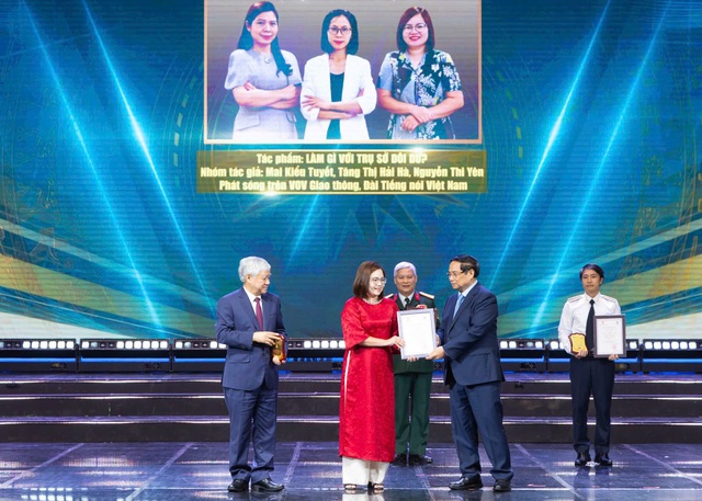 44 tác phẩm xuất sắc được trao giải báo chí về phòng, chống tham nhũng, lãng phí, tiêu cực- Ảnh 2. 44 tác phẩm xuất sắc được trao giải báo chí về phòng, chống tham nhũng, lãng phí, tiêu cực- Ảnh 2.