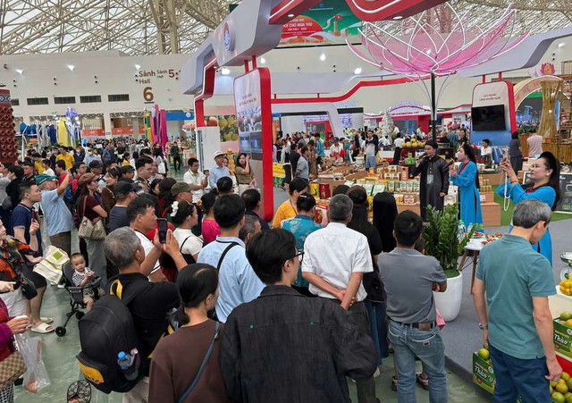 Đề xuất không bắn pháo hoa tại Lễ Bế mạc Hội chợ Mùa thu 2025- Ảnh 1. Đề xuất không bắn pháo hoa tại Lễ Bế mạc Hội chợ Mùa thu 2025- Ảnh 1.