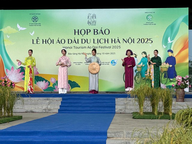 Lễ hội Áo dài Du lịch Hà Nội 2025: Đưa áo dài trở thành biểu trưng nhận diện du lịch của Thủ đô- Ảnh 1. Lễ hội Áo dài Du lịch Hà Nội 2025: Đưa áo dài trở thành biểu trưng nhận diện du lịch của Thủ đô- Ảnh 1.