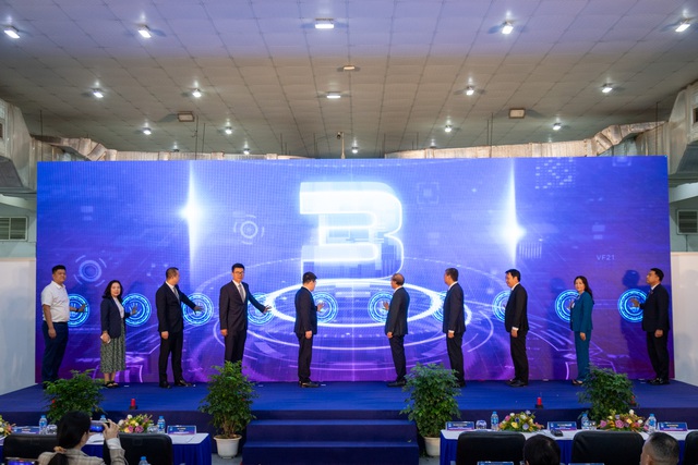 Triển lãm IEAE 2025: "Bữa tiệc công nghệ" cho khách tham quan trải nghiệm- Ảnh 3. Triển lãm IEAE 2025: "Bữa tiệc công nghệ" cho khách tham quan trải nghiệm- Ảnh 3.