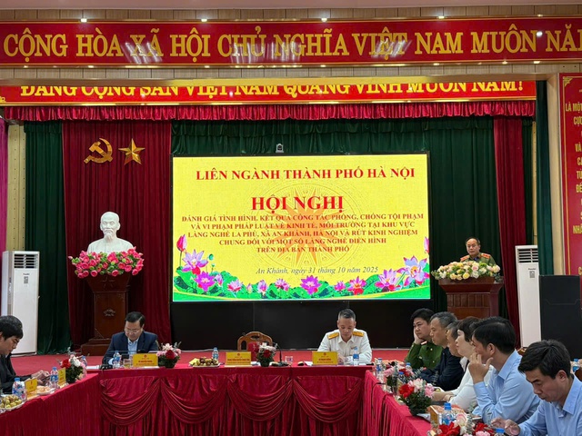 Giám đốc Công an TP Hà Nội kiểm tra thực tế tại làng nghề La Phù- Ảnh 1. Giám đốc Công an TP Hà Nội kiểm tra thực tế tại làng nghề La Phù- Ảnh 1.
