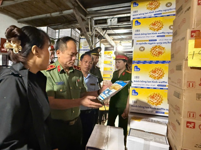 Giám đốc Công an TP Hà Nội kiểm tra thực tế tại làng nghề La Phù- Ảnh 4. Giám đốc Công an TP Hà Nội kiểm tra thực tế tại làng nghề La Phù- Ảnh 4.