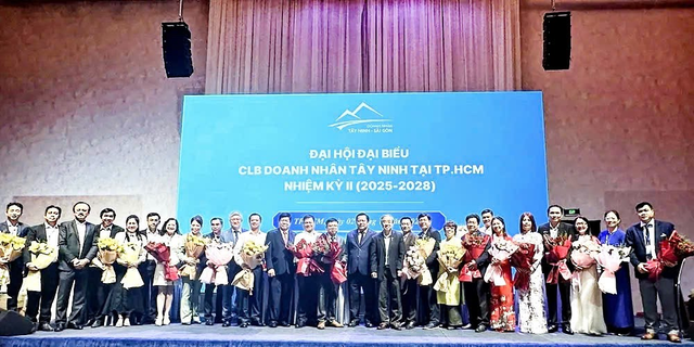 Câu Lạc bộ Doanh nhân Tây Ninh tại TP.Hồ Chí Minh:
Phát huy vai trò dẫn dắt, mở rộng hợp tác cùng phát triển
- Ảnh 1.