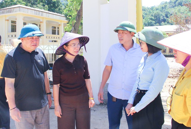 Nữ phó Bí thư Tỉnh uỷ kiểm tra, chỉ đạo khẩn trương khắc phục hậu quả bão số 10- Ảnh 6.