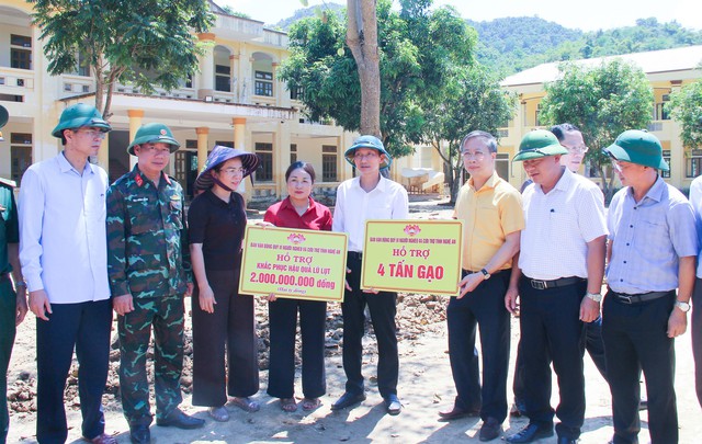 Nữ phó Bí thư Tỉnh uỷ kiểm tra, chỉ đạo khẩn trương khắc phục hậu quả bão số 10- Ảnh 9.