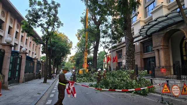Hà Nội: Triển khai nghiêm túc phương án ứng phó bão số 11 Matmo- Ảnh 1.