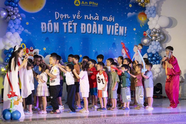 “Dọn về nhà mới - Đón Tết đoàn viên” tại KĐT Ân Phú: Đêm hội trăng rằm trọn vẹn niềm vui- Ảnh 4.