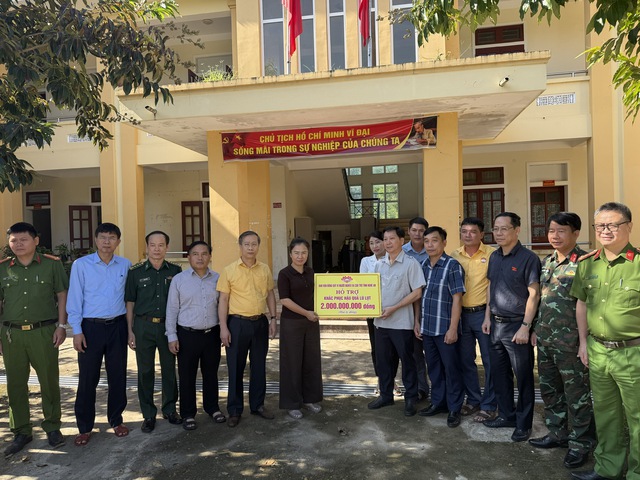 Nữ phó Bí thư Tỉnh uỷ kiểm tra, chỉ đạo khẩn trương khắc phục hậu quả bão số 10- Ảnh 7.