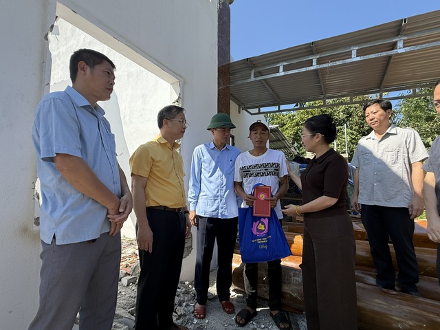 Nữ phó Bí thư Tỉnh uỷ kiểm tra, chỉ đạo khẩn trương khắc phục hậu quả bão số 10- Ảnh 10.