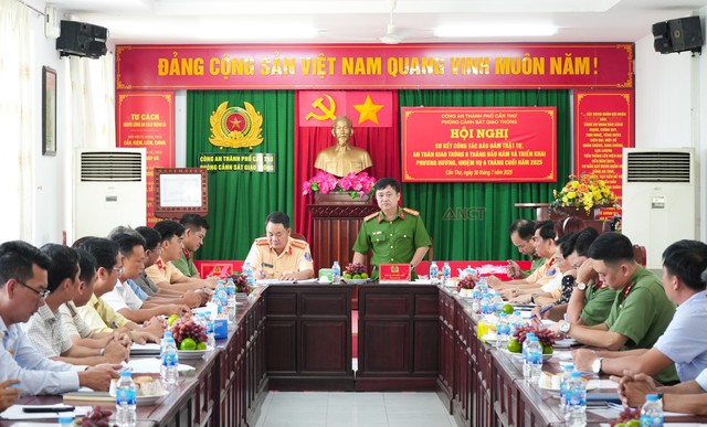 Công an TP Cần Thơ hội ý với các Trung tâm đào tạo, sát hạch lái xe trên địa bàn thành phố- Ảnh 1.