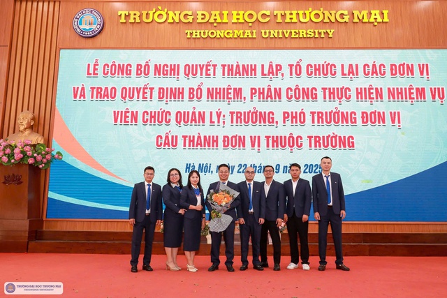 Trường Đại học Thương mại ra mắt Trung tâm Quan hệ doanh nghiệp và việc làm- Ảnh 1.