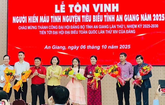 An Giang: Tôn vinh 471 tập thể, gia đình, cá nhân hiến máu tiêu biểu năm 2025- Ảnh 3.