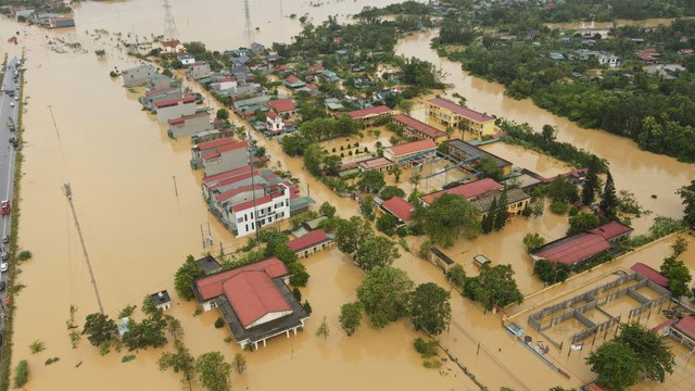 Thanh Hóa: Quyên góp, ủng hộ đồng bào bị thiệt hại do bão số 10- Ảnh 3.