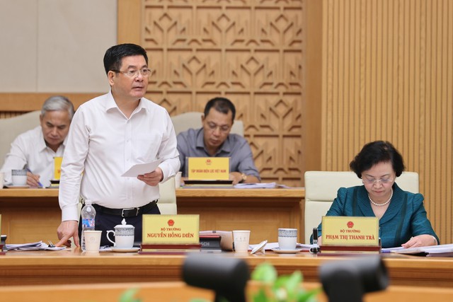 Dự báo cả năm, kim ngạch xuất nhập khẩu có thể vượt mốc 900 tỷ USD- Ảnh 1.