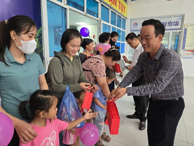 Hưng Yên: Trao quà Tết Trung thu cho bệnh nhi tại Bệnh viện Nhi Thái Bình- Ảnh 5.