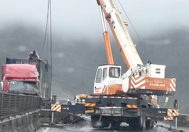 Bão số 10 gây thiệt hại nặng nề cho hạ tầng giao thông- Ảnh 1. Bão số 10 gây thiệt hại nặng nề cho hạ tầng giao thông- Ảnh 1.