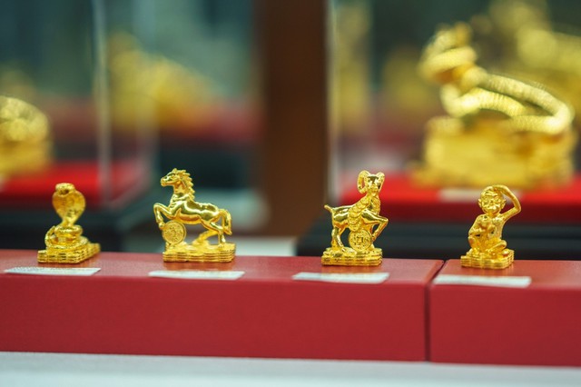Giá vàng hôm nay 8/10: Tiếp đà tăng mạnh- Ảnh 1.