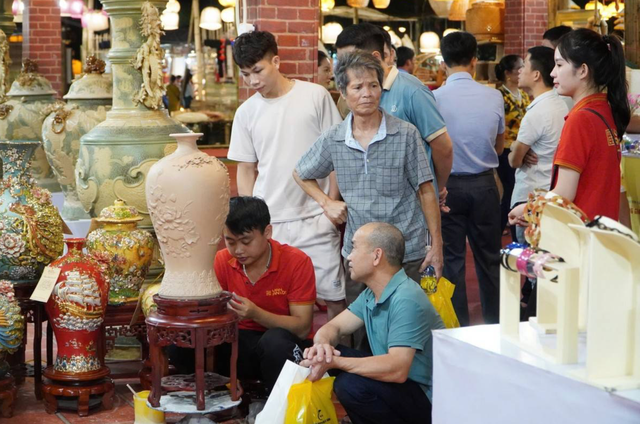 Hội chợ Làng nghề Việt Nam 2025: Tôn vinh làng nghề, phố nghề truyền thống- Ảnh 1.