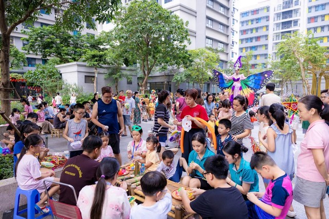 Những khoảnh khắc đoàn viên ấm áp mùa Trung thu 2025- Ảnh 2.