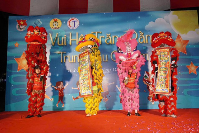 Ấm áp đêm hội trăng rằm tại Bệnh viện Đa khoa Trung ương Cần Thơ- Ảnh 1.