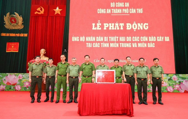Công an TP Cần Thơ: Phát động ủng hộ nhân dân các tỉnh miền Trung và miền Bắc bị thiệt hại do bão- Ảnh 3.