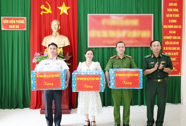 Bộ Tư lệnh BĐBP kiểm tra tại Đồn Biên phòng Nam Du- Ảnh 4.
