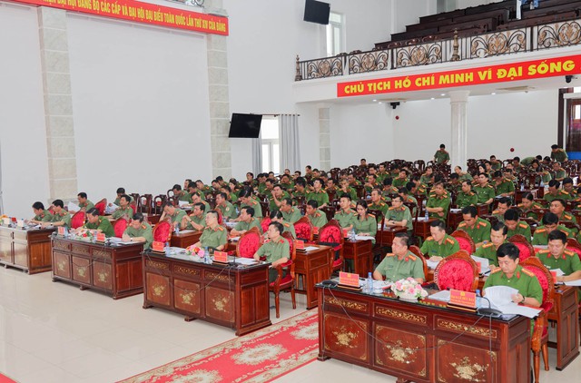 Công an TP Cần Thơ: Phát động ủng hộ nhân dân các tỉnh miền Trung và miền Bắc bị thiệt hại do bão- Ảnh 1.