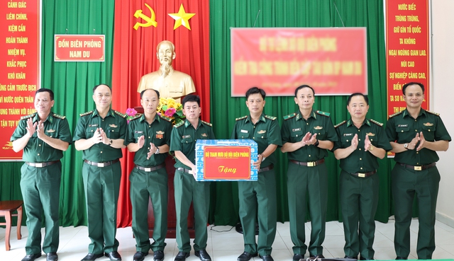 Bộ Tư lệnh BĐBP kiểm tra tại Đồn Biên phòng Nam Du- Ảnh 5.