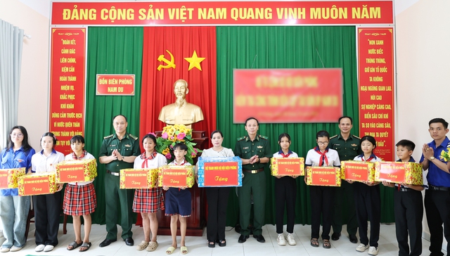 Bộ Tư lệnh BĐBP kiểm tra tại Đồn Biên phòng Nam Du- Ảnh 6.