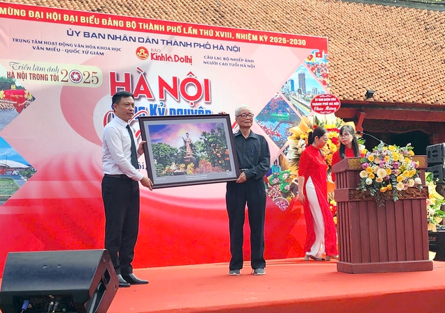 Triển lãm ảnh “Hà Nội trong tôi” năm 2025 với chủ đề: Hà Nội trong kỷ nguyên vươn mình- Ảnh 8. Triển lãm ảnh “Hà Nội trong tôi” năm 2025 với chủ đề: Hà Nội trong kỷ nguyên vươn mình- Ảnh 8.