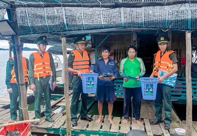 An Giang: Đồn Biên phòng Tiên Hải tuyên truyền trồng cây xanh, bảo vệ rừng, bảo vệ môi trường biển đảo- Ảnh 3. An Giang: Đồn Biên phòng Tiên Hải tuyên truyền trồng cây xanh, bảo vệ rừng, bảo vệ môi trường biển đảo- Ảnh 3.