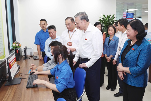 Triển lãm ảnh “Hà Nội trong tôi” năm 2025 với chủ đề: Hà Nội trong kỷ nguyên vươn mình- Ảnh 14. Triển lãm ảnh “Hà Nội trong tôi” năm 2025 với chủ đề: Hà Nội trong kỷ nguyên vươn mình- Ảnh 14.