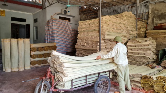 Làng nghề Thanh Hóa hồi sinh: Chuyển đổi số giúp làng nghề cổ vươn ra thế giới- Ảnh 3. Làng nghề Thanh Hóa hồi sinh: Chuyển đổi số giúp làng nghề cổ vươn ra thế giới- Ảnh 3.