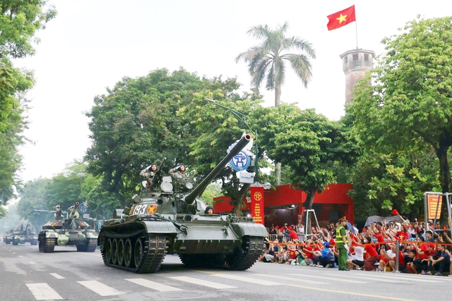 Triển lãm ảnh “Hà Nội trong tôi” năm 2025 với chủ đề: Hà Nội trong kỷ nguyên vươn mình- Ảnh 27. Triển lãm ảnh “Hà Nội trong tôi” năm 2025 với chủ đề: Hà Nội trong kỷ nguyên vươn mình- Ảnh 27.