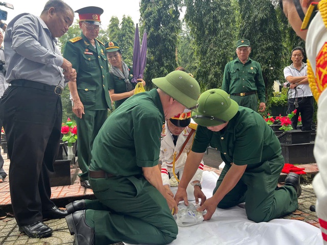 Hội Hỗ trợ gia đình Liệt sĩ Việt Nam: Đưa hài cốt Liệt sĩ Trịnh Xuân Nguyên về quê hương sau hơn nửa thế kỷ- Ảnh 2. Hội Hỗ trợ gia đình Liệt sĩ Việt Nam: Đưa hài cốt Liệt sĩ Trịnh Xuân Nguyên về quê hương sau hơn nửa thế kỷ- Ảnh 2.