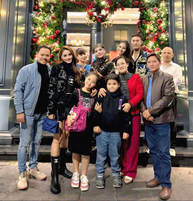 NNƯT Phạm Thị Hoài Anh - Nghệ nhân đa tài giữ gìn và phát huy nghệ thuật văn hoá dân tộc Việt Nam- Ảnh 3. NNƯT Phạm Thị Hoài Anh - Nghệ nhân đa tài giữ gìn và phát huy nghệ thuật văn hoá dân tộc Việt Nam- Ảnh 3.