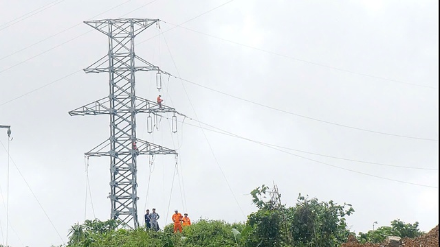 EVNCPC gần hoàn tất việc khôi phục cấp điện tại khu vực Đà Nẵng- Ảnh 3. EVNCPC gần hoàn tất việc khôi phục cấp điện tại khu vực Đà Nẵng- Ảnh 3.