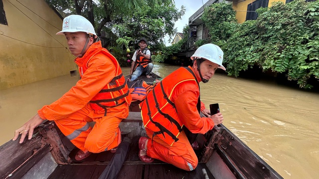 EVNCPC gần hoàn tất việc khôi phục cấp điện tại khu vực Đà Nẵng- Ảnh 5. EVNCPC gần hoàn tất việc khôi phục cấp điện tại khu vực Đà Nẵng- Ảnh 5.