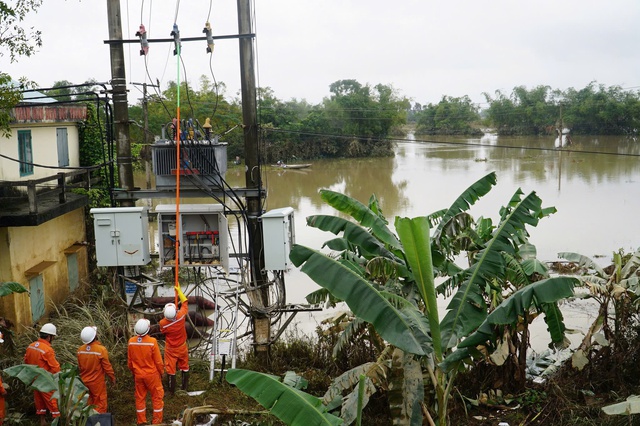 EVNCPC gần hoàn tất việc khôi phục cấp điện tại khu vực Đà Nẵng- Ảnh 2. EVNCPC gần hoàn tất việc khôi phục cấp điện tại khu vực Đà Nẵng- Ảnh 2.
