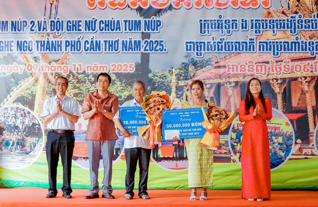 TP Cần Thơ: Ban Quản trị chùa Tum Núp mừng công đội ghe Ngo nam và nữ vô địch giải Đua ghe Ngo- Ảnh 3.