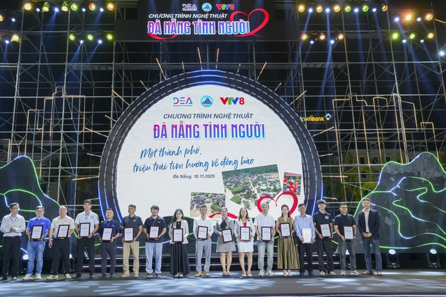 Đà Nẵng: Gần 230 triệu đồng từ chương trình nghệ thuật ủng hộ đồng bào vùng lũ- Ảnh 2.