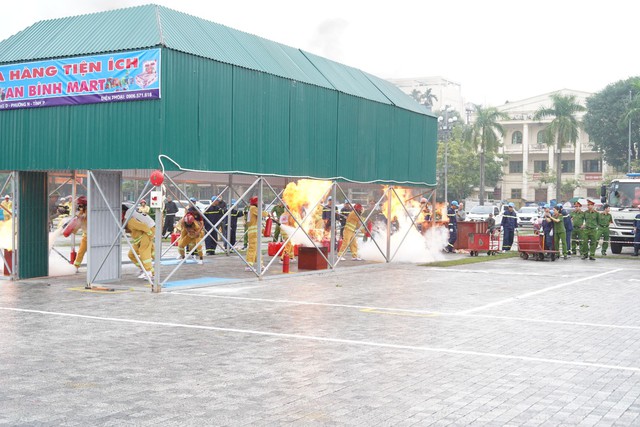 Thanh Hóa: Hơn 200 thành viên Tổ liên gia an toàn PCCC thi tài nghiệp vụ năm 2025- Ảnh 3.